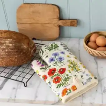 Single oven mitt, decorated with Wild Flowers print.