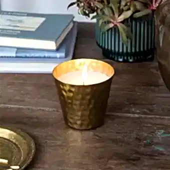 Scented candle - Gold tone hammered metal