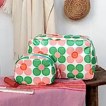 Wash bag and makeup bag - Pink and green Daisy
