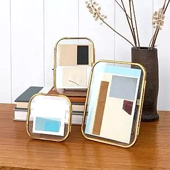 Rounded standing brass frame