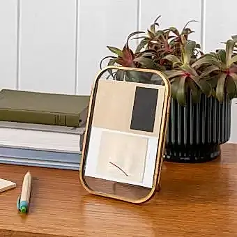 Rounded standing brass frame 10x15cm