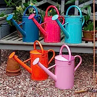 Galvanised steel watering can 4.5L