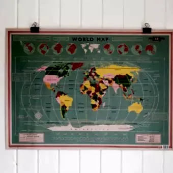 World Map Wrapping Paper (5 Sheets)