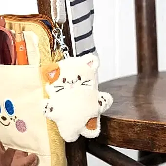 Cat-shaped plush keyring with a metal clasp